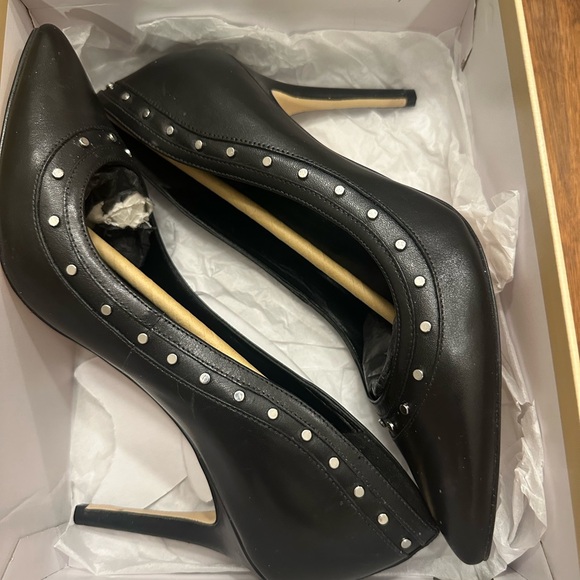 Michael Kors Blaze Pump, Black Leather Studded Heels, New in Box, Size 7.5 - Picture 3 of 10